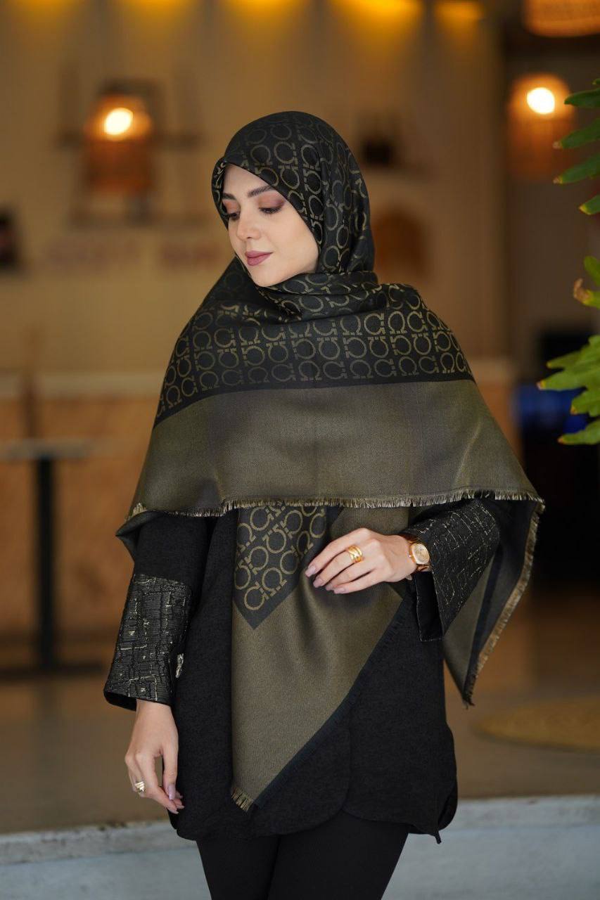 روسری کشمیر لمه دار مشکی طلایی فرگامو